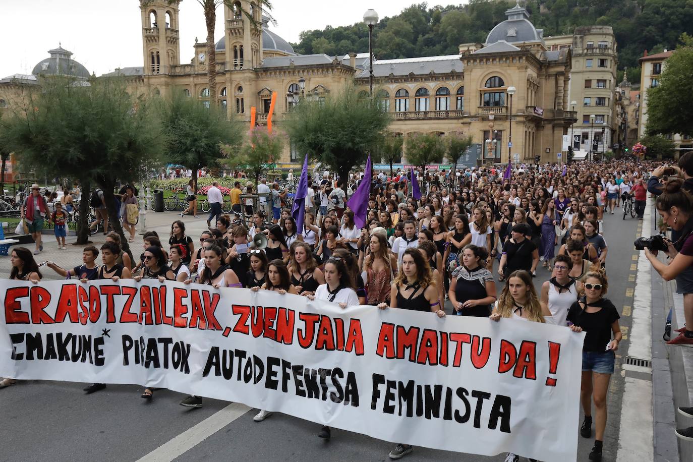 Fotos: Manifestación en contra de las agresiones sexistas en San Sebastián