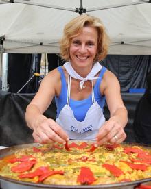 Imagen secundaria 2 - Los meimbros del jruado y participantes en el concurso.