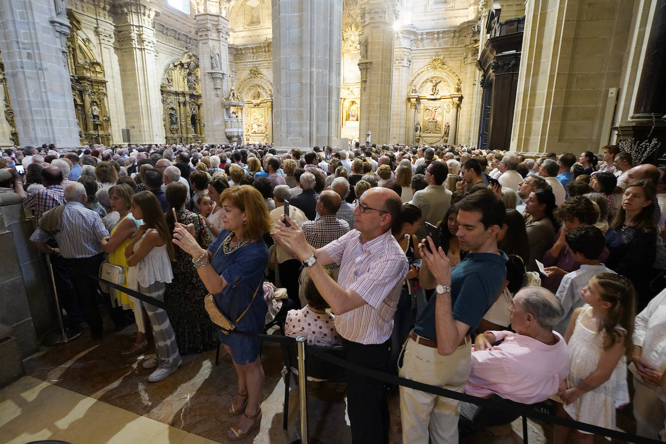 Fotos: La Salve llena la basílica de Santa María