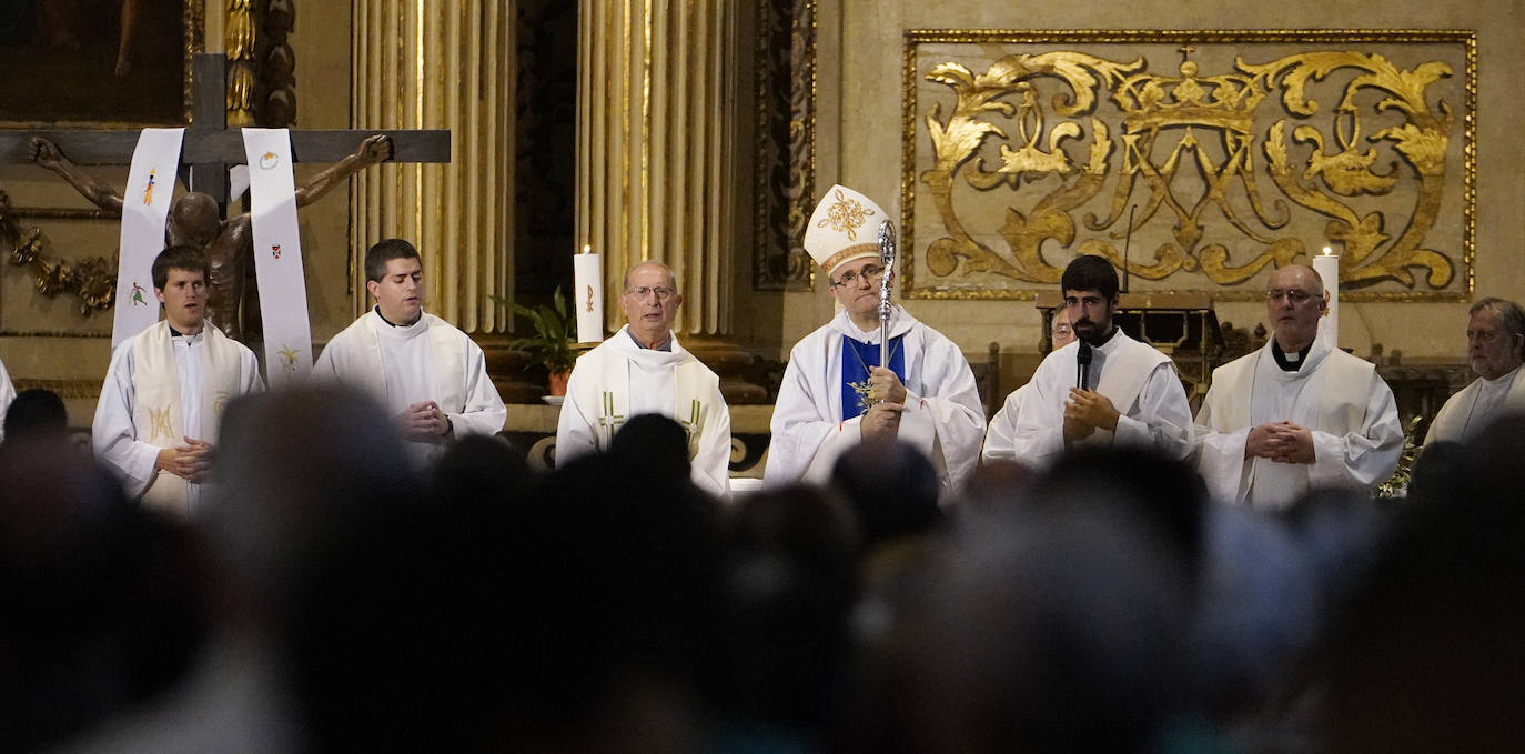 Fotos: La Salve llena la basílica de Santa María