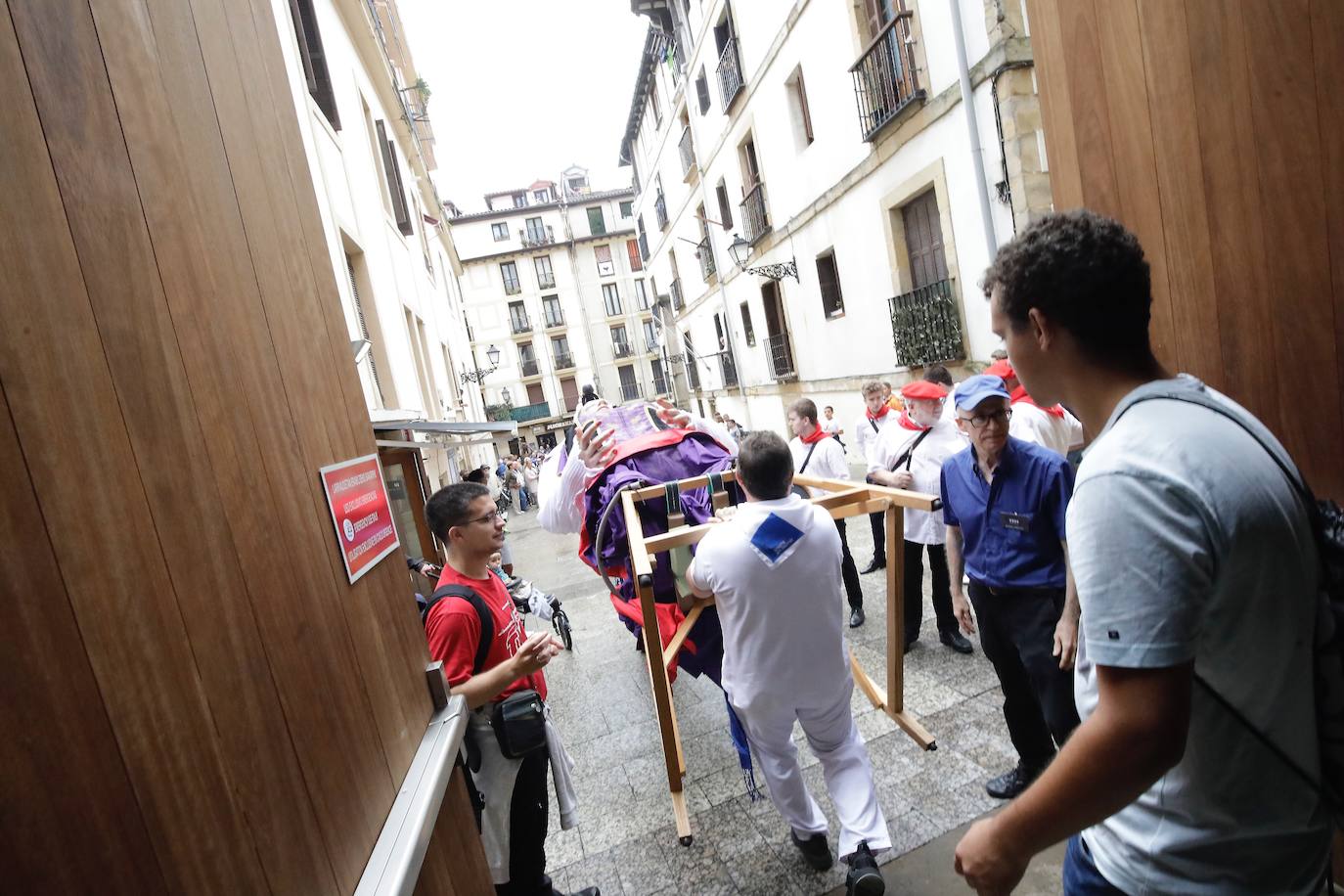 Fotos: Los gigantes de Irun se «hermanan» con los de Donostia