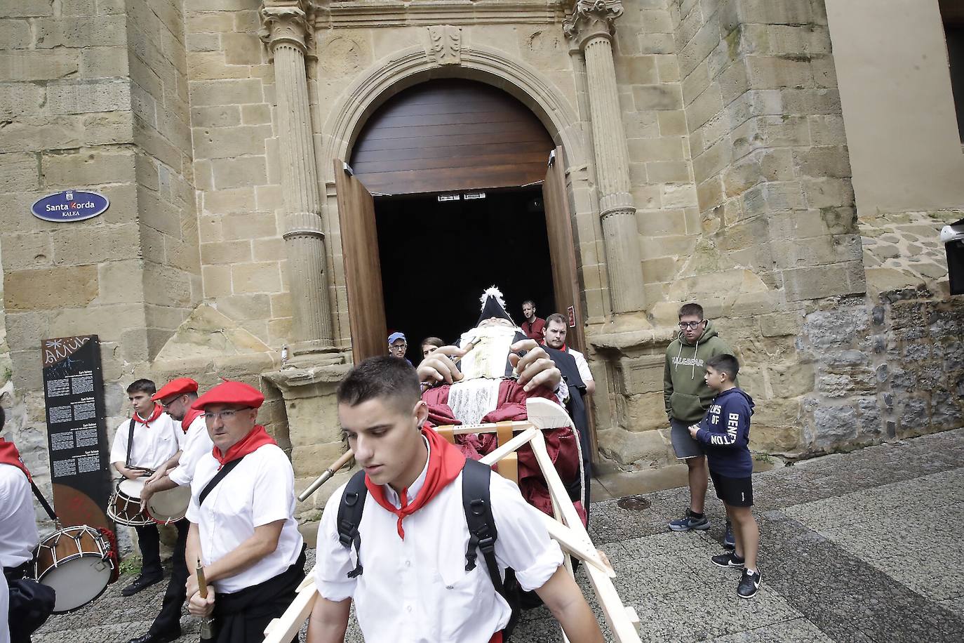 Fotos: Los gigantes de Irun se «hermanan» con los de Donostia