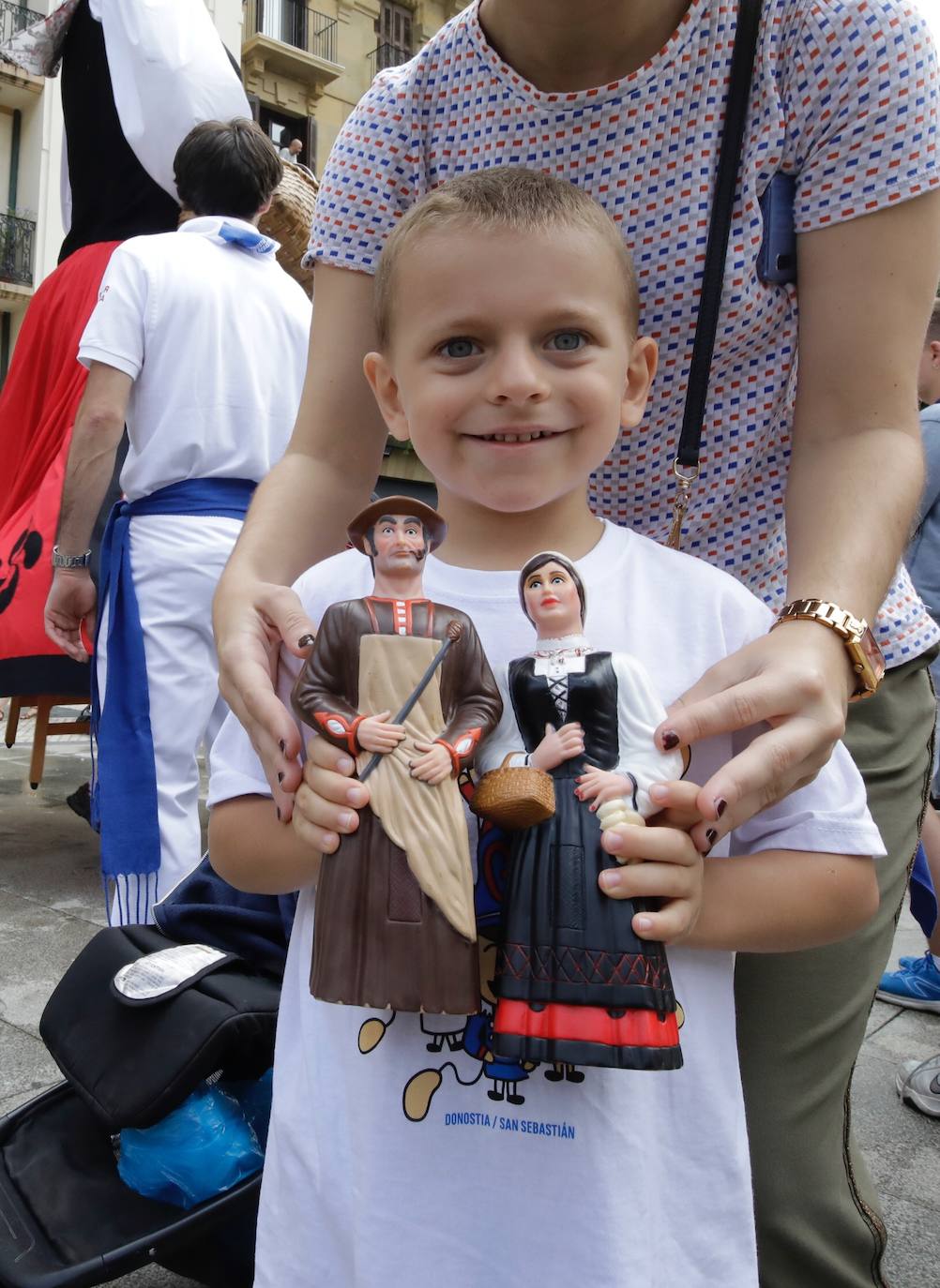 Fotos: Los gigantes de Irun se «hermanan» con los de Donostia