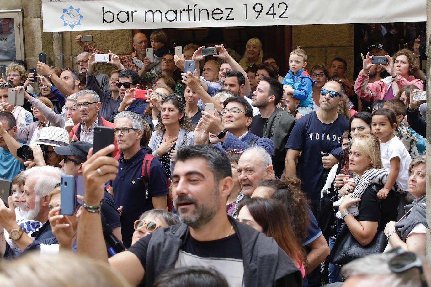 Fotos: Los gigantes de Irun se «hermanan» con los de Donostia