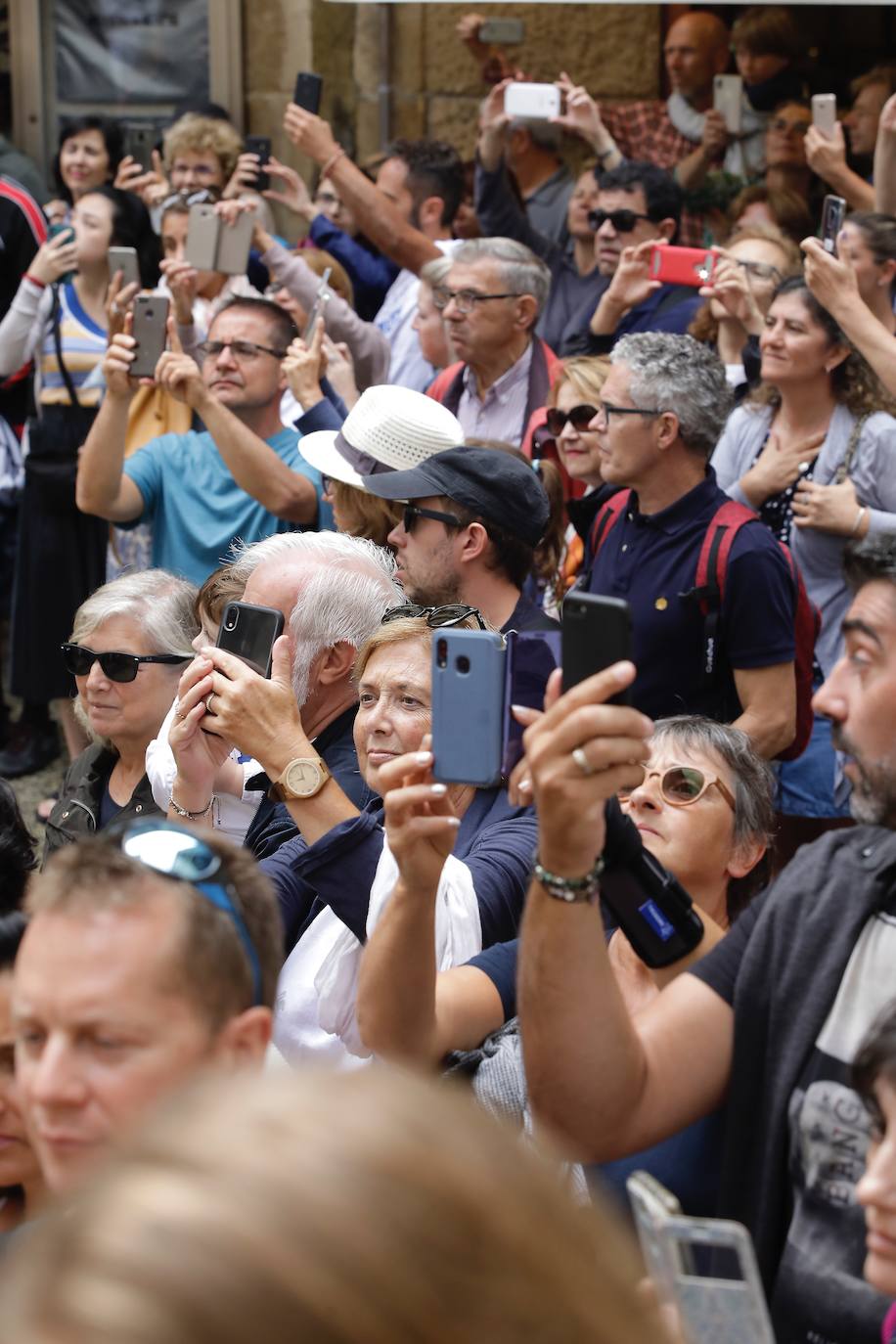 Fotos: Los gigantes de Irun se «hermanan» con los de Donostia