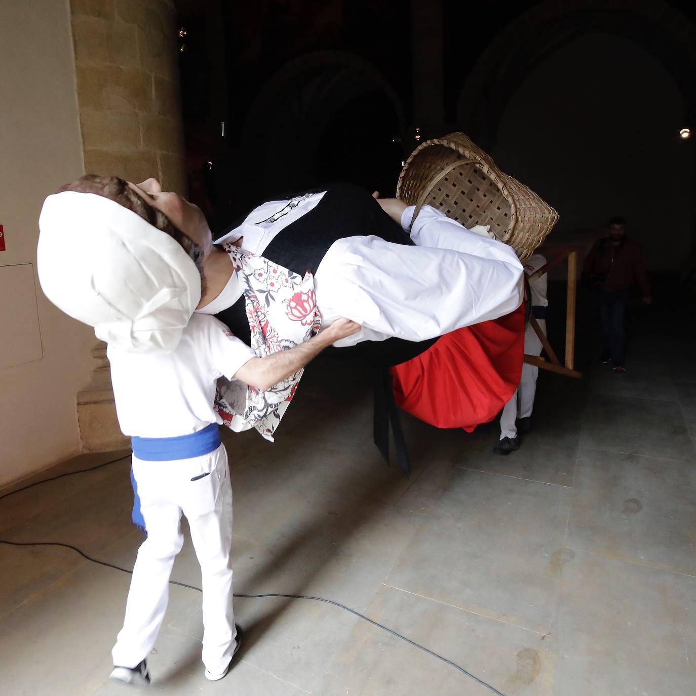 Fotos: Los gigantes de Irun se «hermanan» con los de Donostia