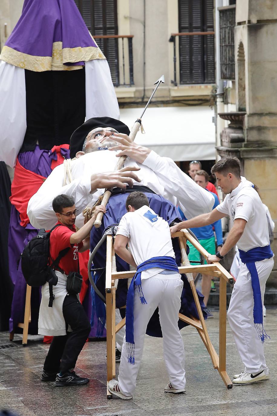 Fotos: Los gigantes de Irun se «hermanan» con los de Donostia