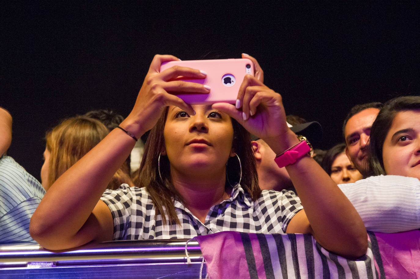 Fotos: Alex Ubago arrasa en Sagües