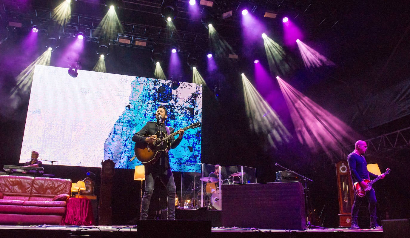 Fotos: Alex Ubago arrasa en Sagües