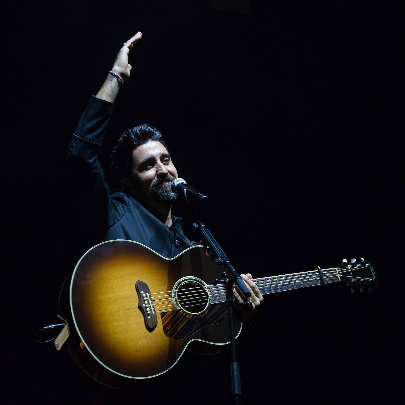 Fotos: Alex Ubago arrasa en Sagües