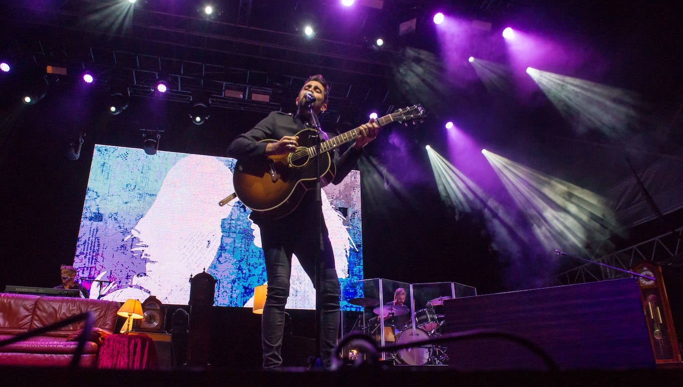 Fotos: Alex Ubago arrasa en Sagües