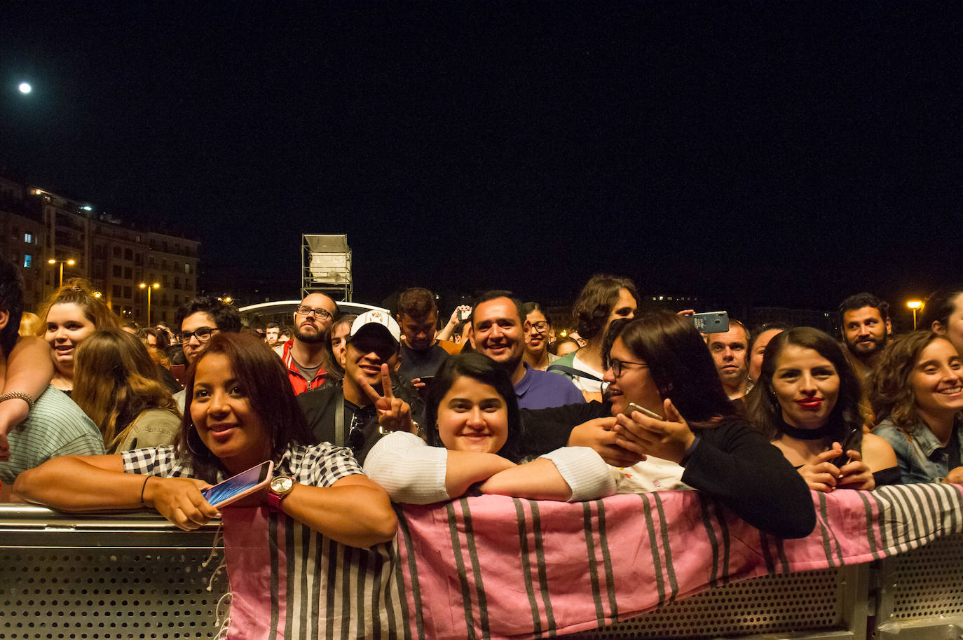 Fotos: Alex Ubago arrasa en Sagües