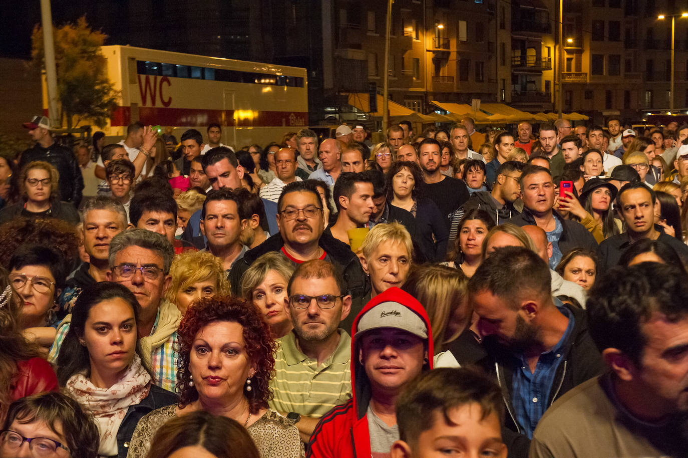 Fotos: Alex Ubago arrasa en Sagües