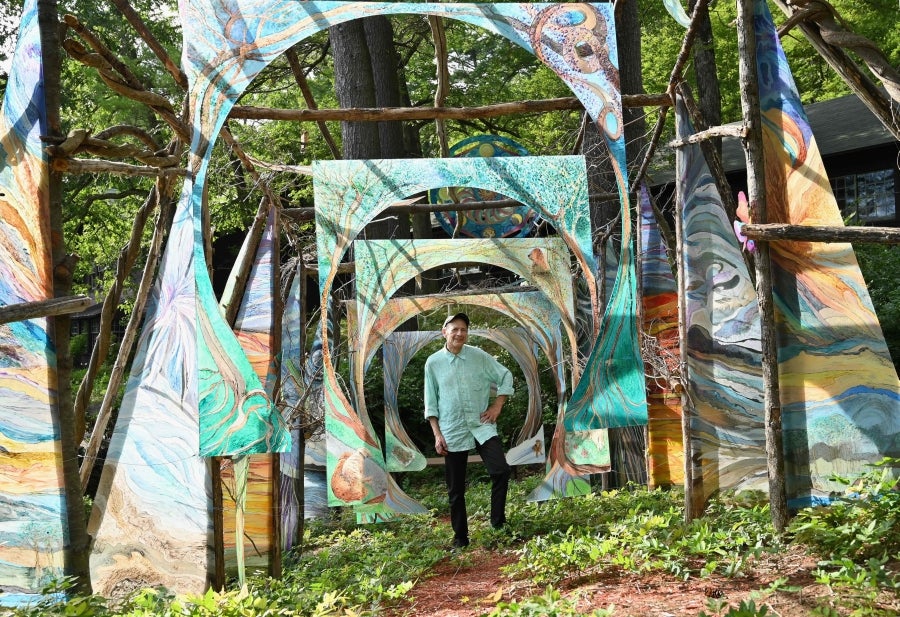 Woodstock se ha convertido en un festival de referencia para los amantes de la naturaleza, la música y la historia. Situada al norte de Nueva York, la ciudad que da su nombre al Festival fue el refugio de grandes músicos como Bob Dylan o Jimmy Hendrix. Actualmente, recibe la visita de cientos de personas que desean pasar un fin de semana rodeados de buenas vibraciones, música, paz y amor. 