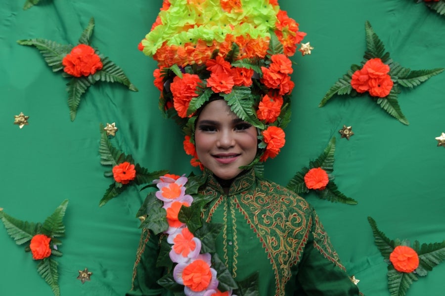 En Banda Aceh, Indonesia, celebran el 74 aniversario de la Independencia del país con un gran carnaval que reúne a vecinos y estudiantes entorno a creativas creaciones. 