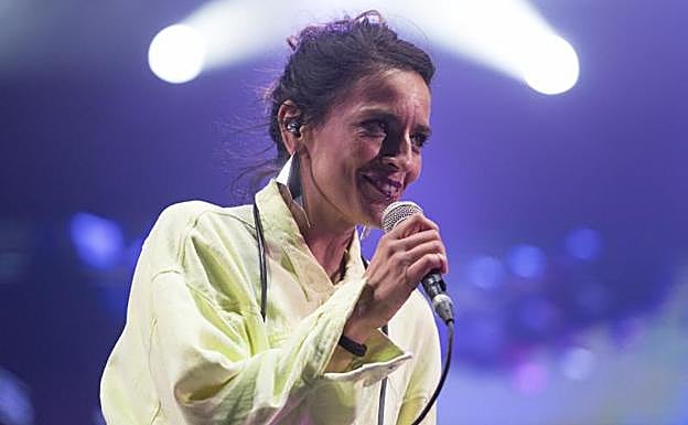 Bebe, en un momento de su actuación del pasado viernes noche en la explanada de Sagüés