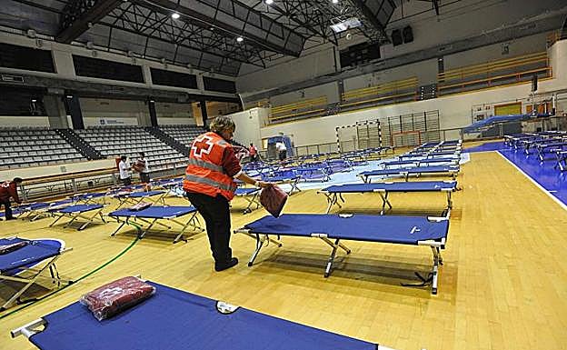 Campamento que desplegó Cruz Roja en Donostia en las inundaciones de 2011. 