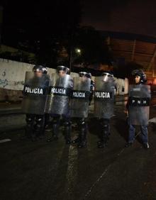 Imagen secundaria 2 - Imágenes tomadas dentro y fuera del campo. 