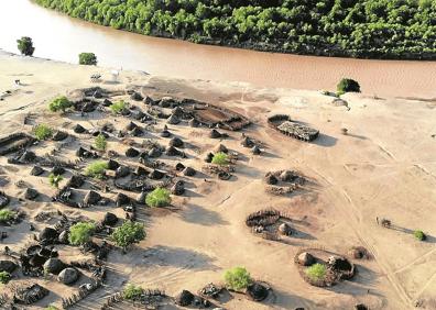Imagen secundaria 1 - Un viaje al pasado con la tribu de los mursi