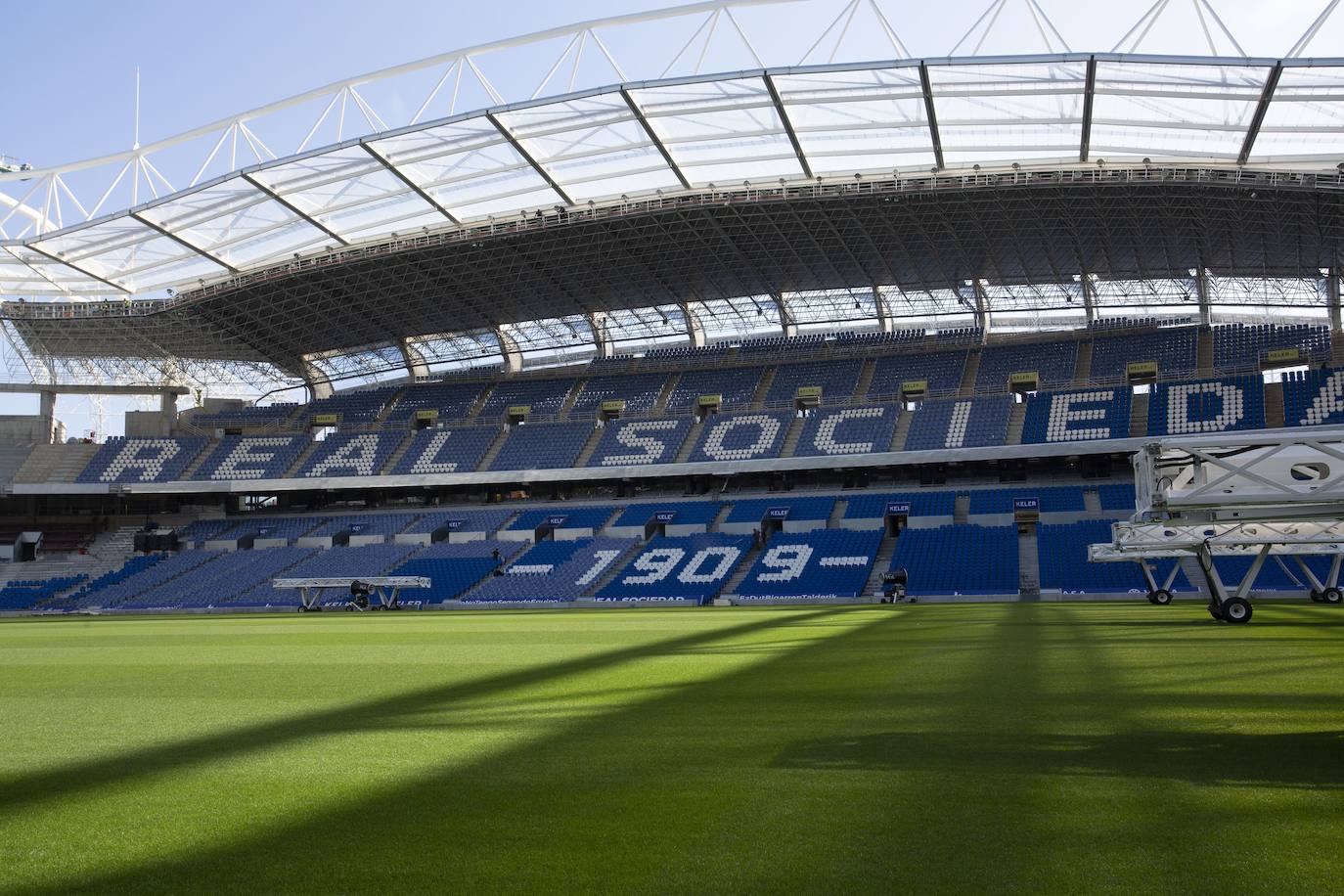 Fotos: Los nuevos asientos llegan al estadio de Anoeta