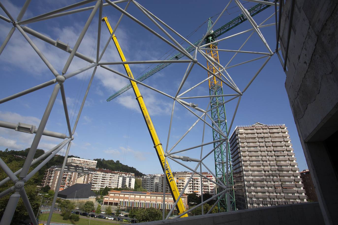 Fotos: Los nuevos asientos llegan al estadio de Anoeta