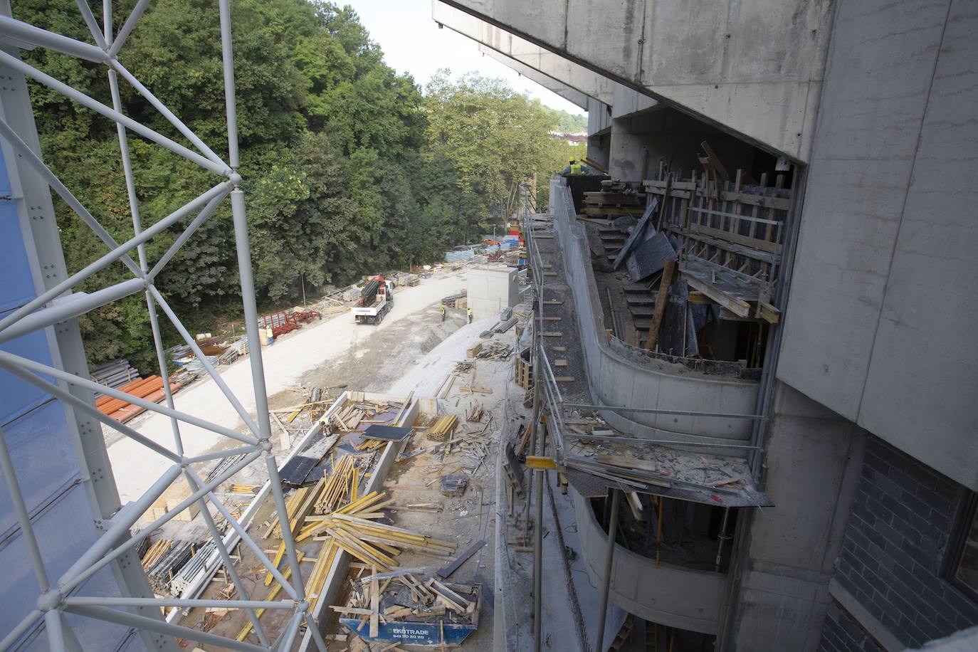 Fotos: Los nuevos asientos llegan al estadio de Anoeta