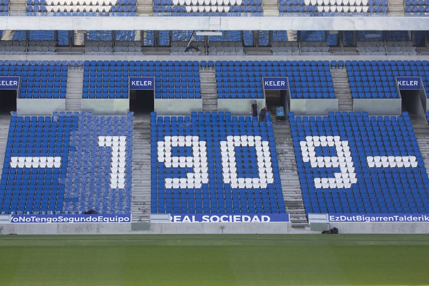 Fotos: Los nuevos asientos llegan al estadio de Anoeta