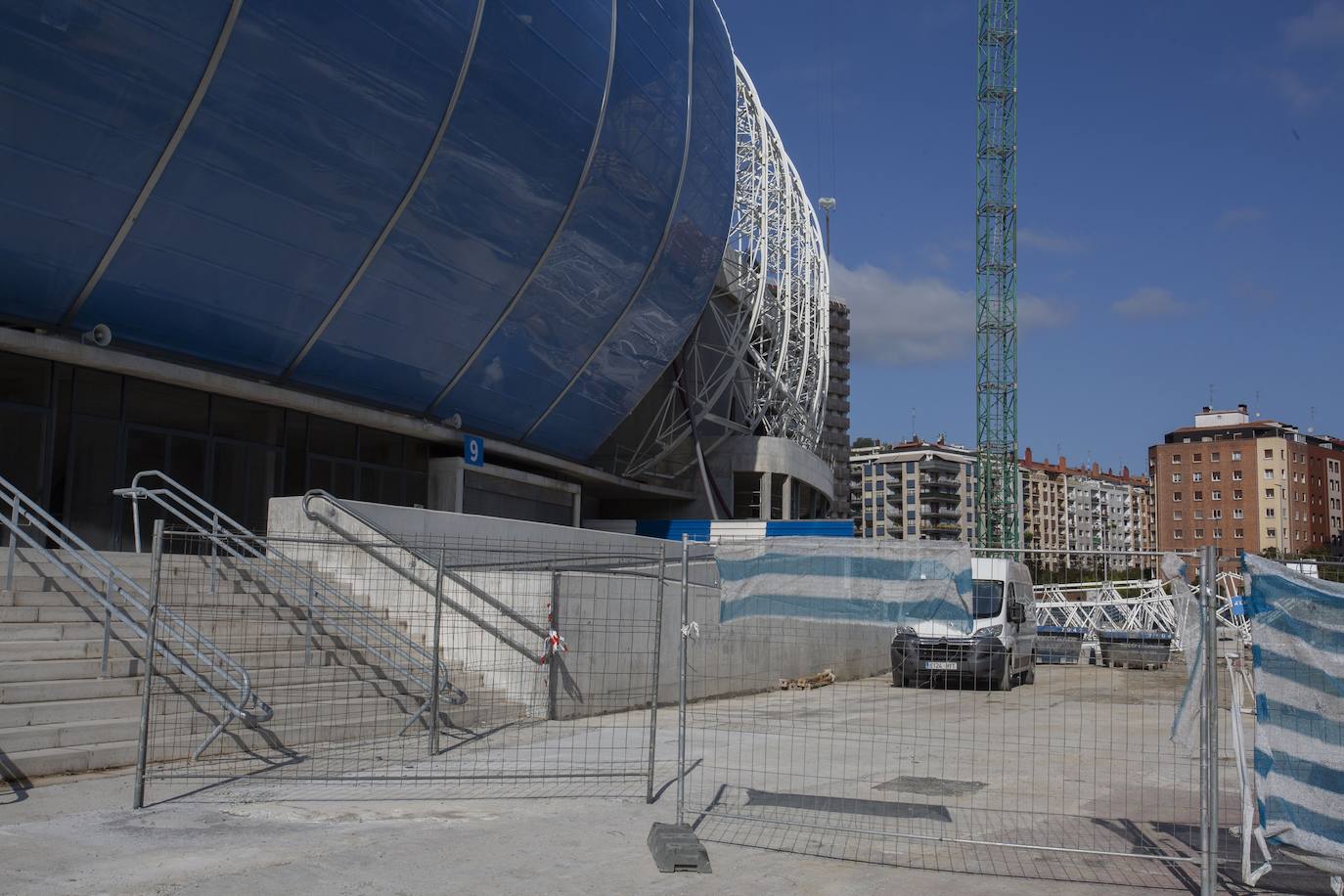 Fotos: Los nuevos asientos llegan al estadio de Anoeta