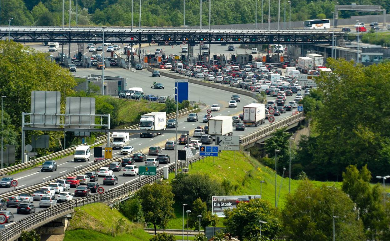 Otra jornada de retenciones en la frontera por la cumbre del G-7