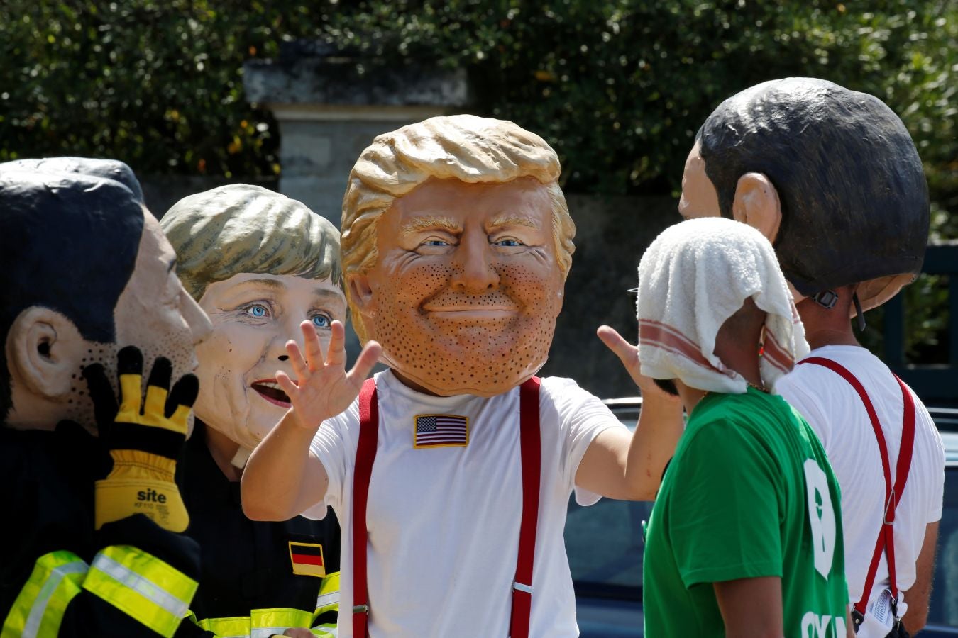 Un despliegue de seguridad sin precedentes blinda el G-7 mientras algunos ciudadanos muestran su descontento con protestas originales.