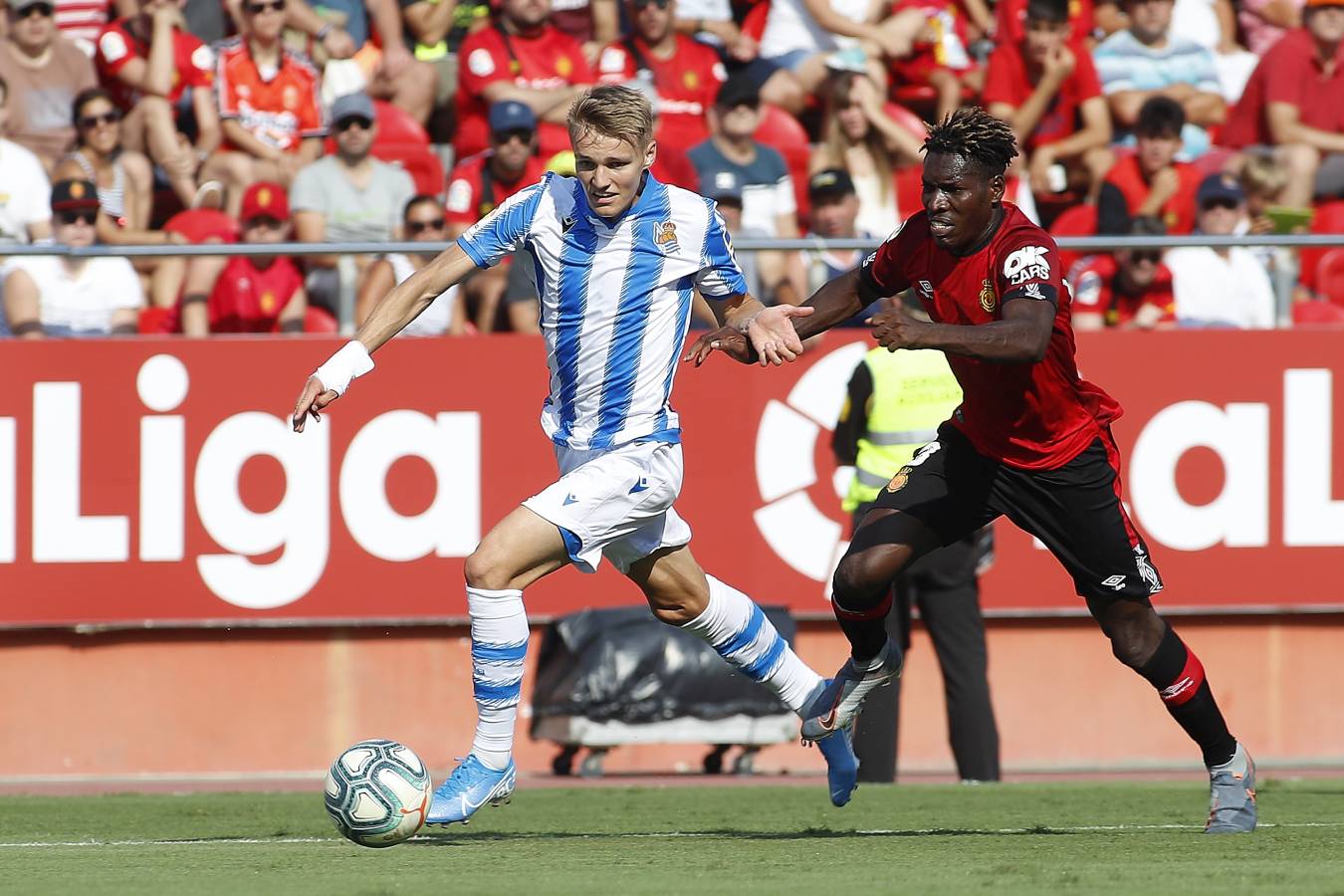 El recién ascendido Mallorca y la Real Sociedad se miden en Son Moix. 