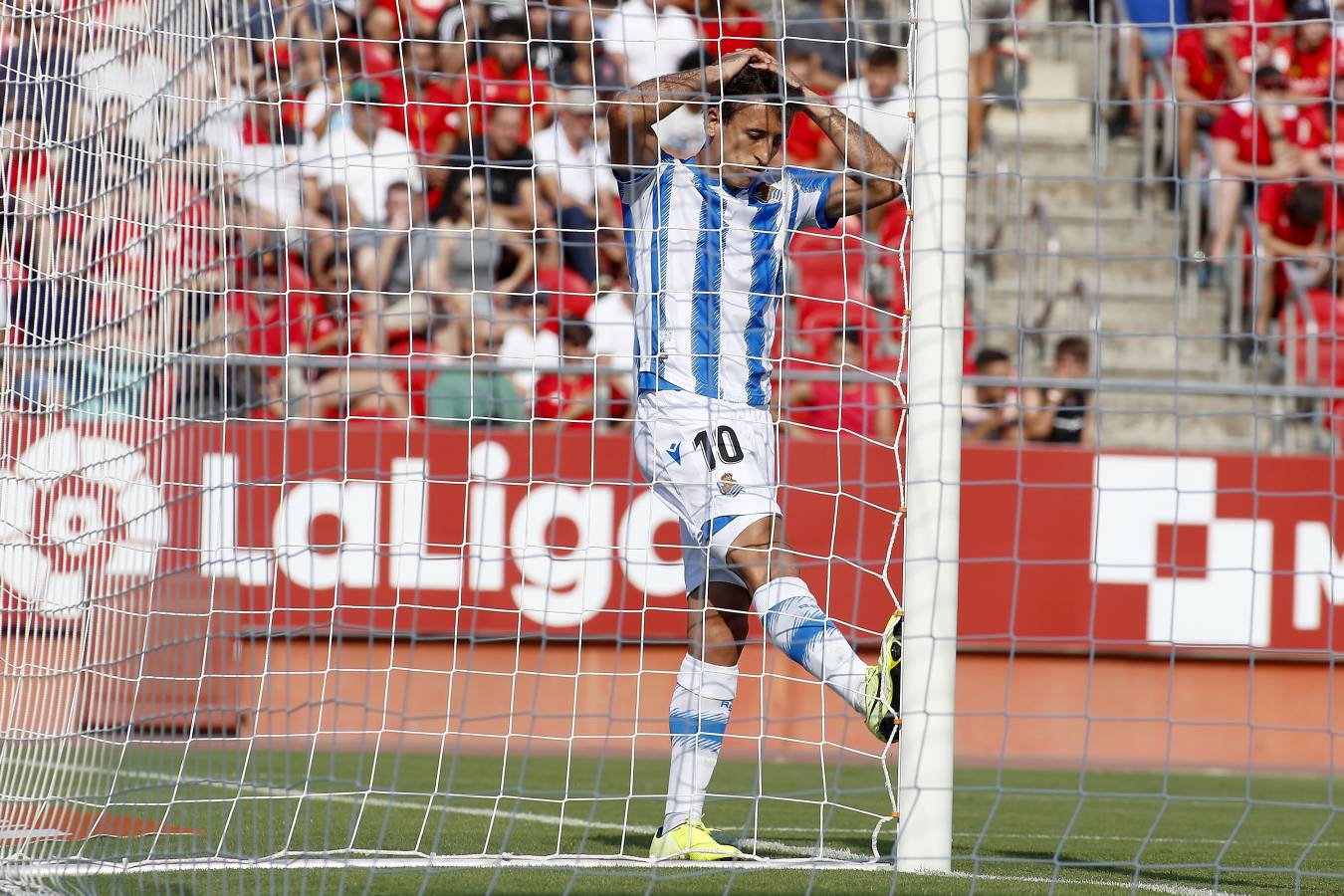 El recién ascendido Mallorca y la Real Sociedad se miden en Son Moix. 