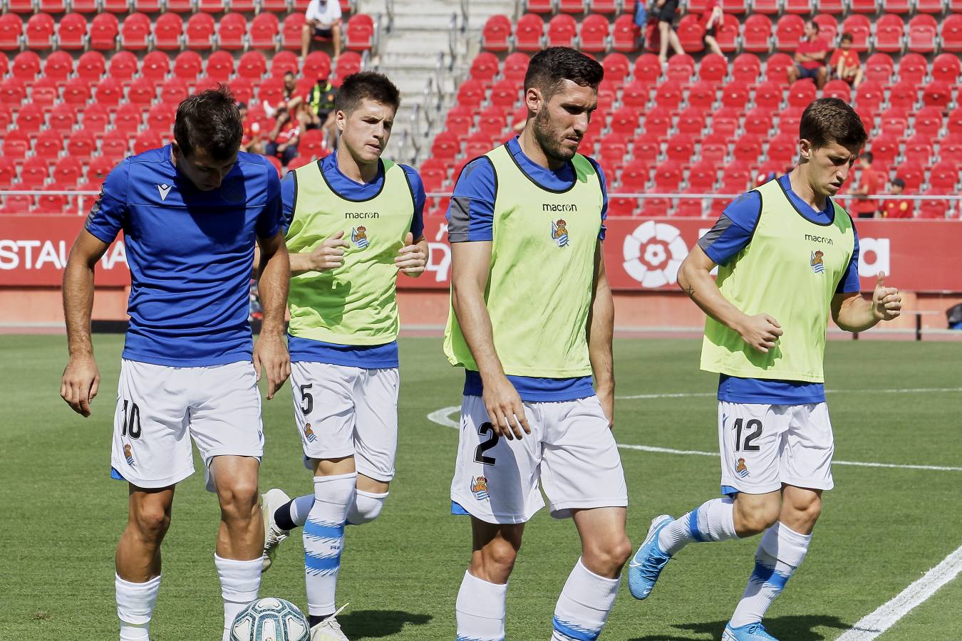 El recién ascendido Mallorca y la Real Sociedad se miden en Son Moix. 