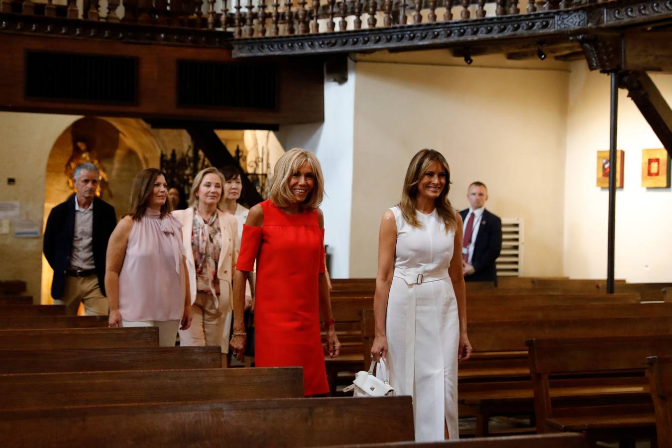 Mientras ellos (y Merkel) se reunían en Biarritz con motivo de la cumbre del G-7, ellas han aprovechado para realizar de forma conjunta diferentes actividades. Han ido a comprar pimientos, han presenciado un aurresku, han visto un partido de pelota... No han parado. 