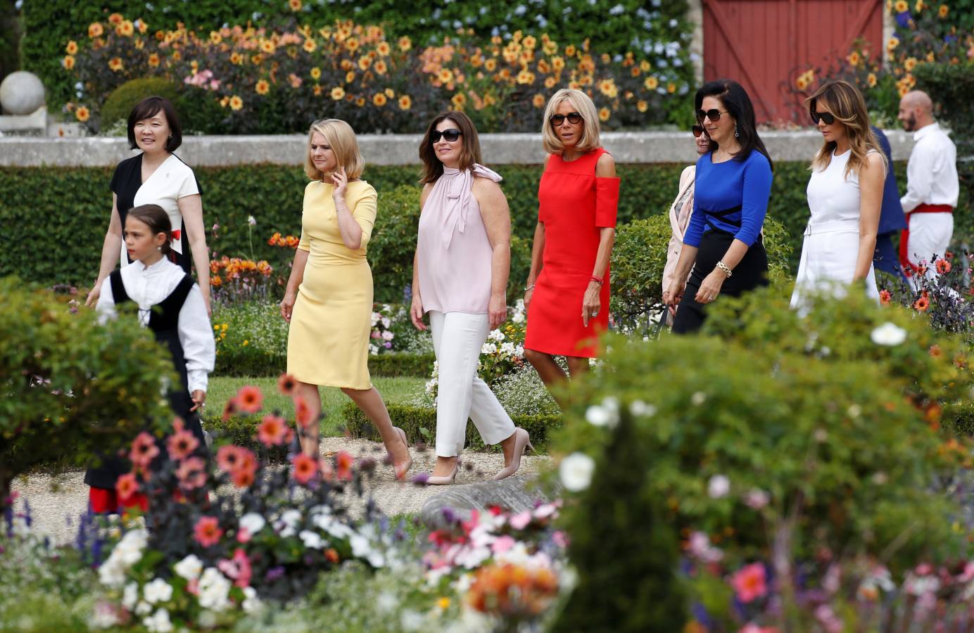 Mientras ellos (y Merkel) se reunían en Biarritz con motivo de la cumbre del G-7, ellas han aprovechado para realizar de forma conjunta diferentes actividades. Han ido a comprar pimientos, han presenciado un aurresku, han visto un partido de pelota... No han parado. 