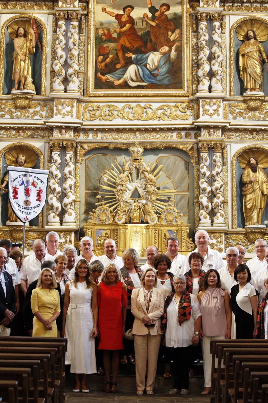 Mientras ellos (y Merkel) se reunían en Biarritz con motivo de la cumbre del G-7, ellas han aprovechado para realizar de forma conjunta diferentes actividades. Han ido a comprar pimientos, han presenciado un aurresku, han visto un partido de pelota... No han parado. 