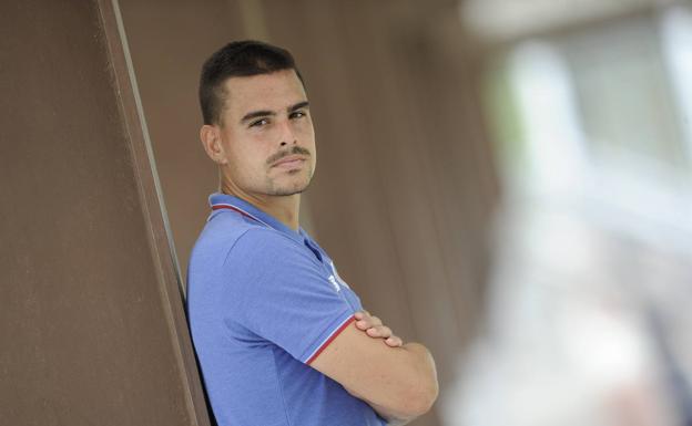 Dani García posa tras un entrenamiento en Lezama.