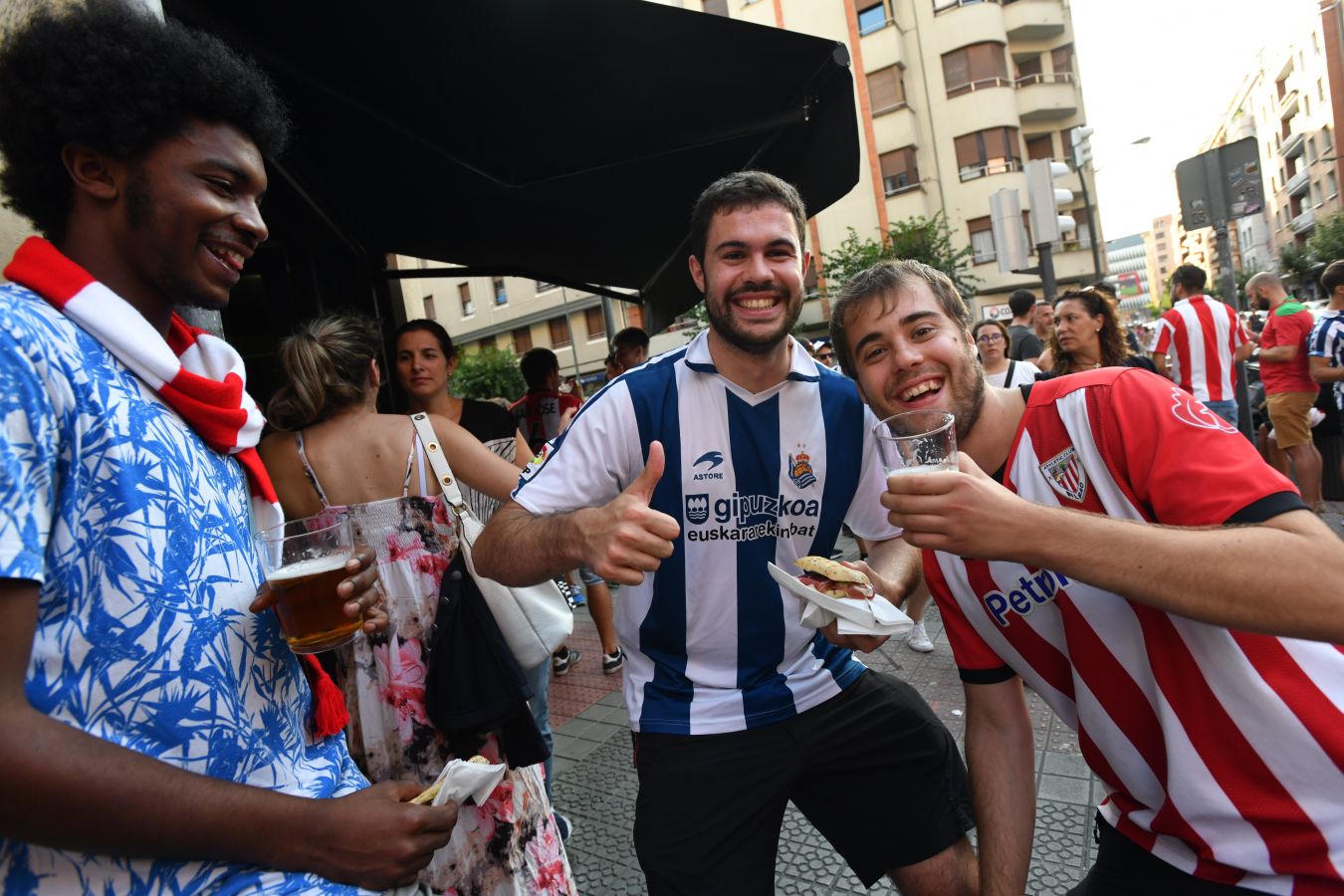 Fotos: Buen ambiente entre las aficiones