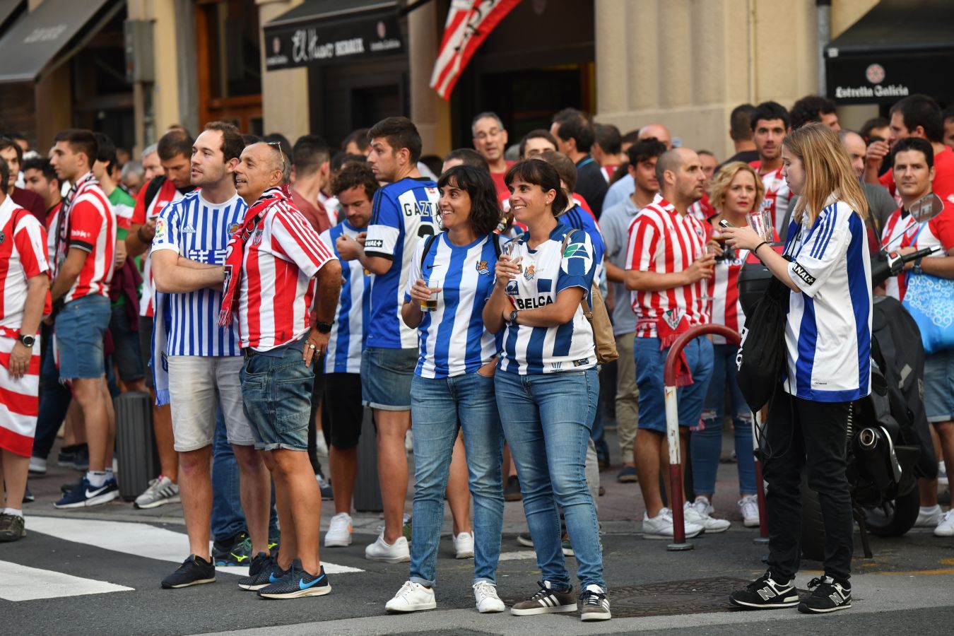 Fotos: Buen ambiente entre las aficiones