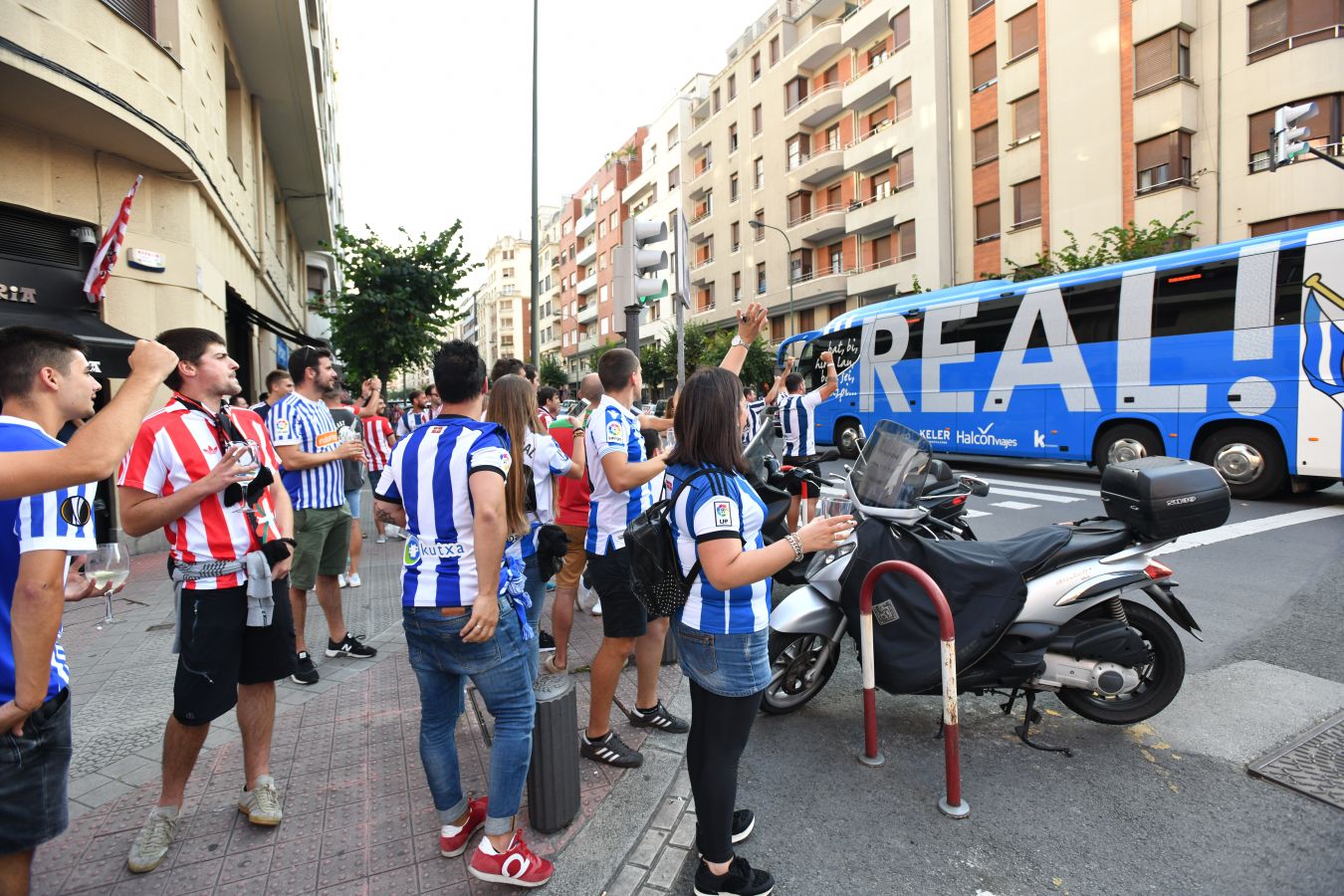 Fotos: Buen ambiente entre las aficiones