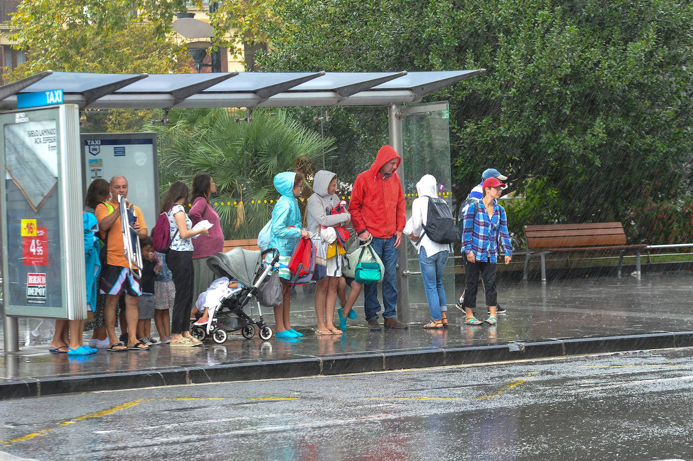 Fotos: Un fuerte chaparrón cae sobre Gipuzkoa