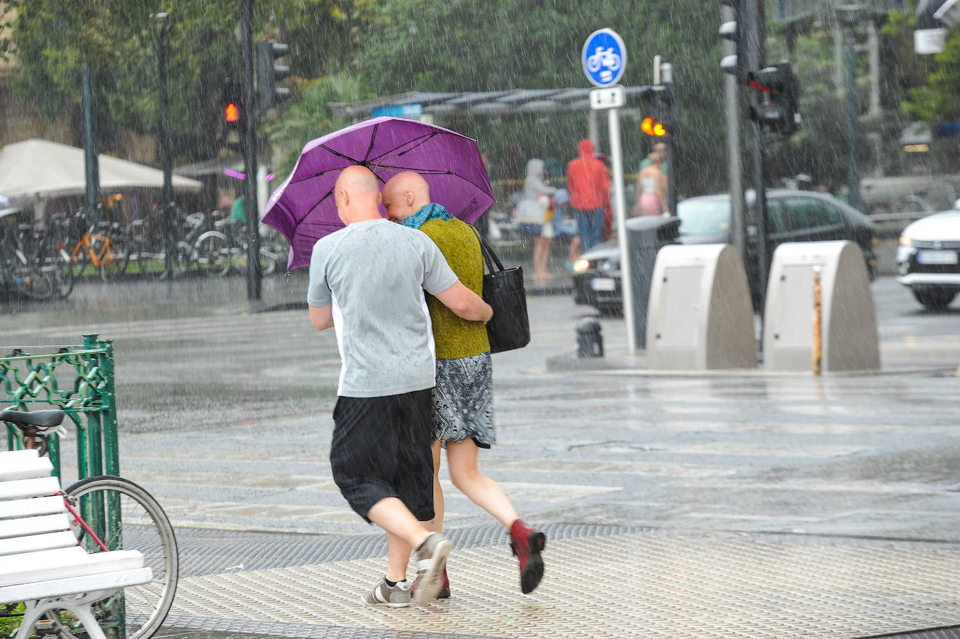Fotos: Un fuerte chaparrón cae sobre Gipuzkoa