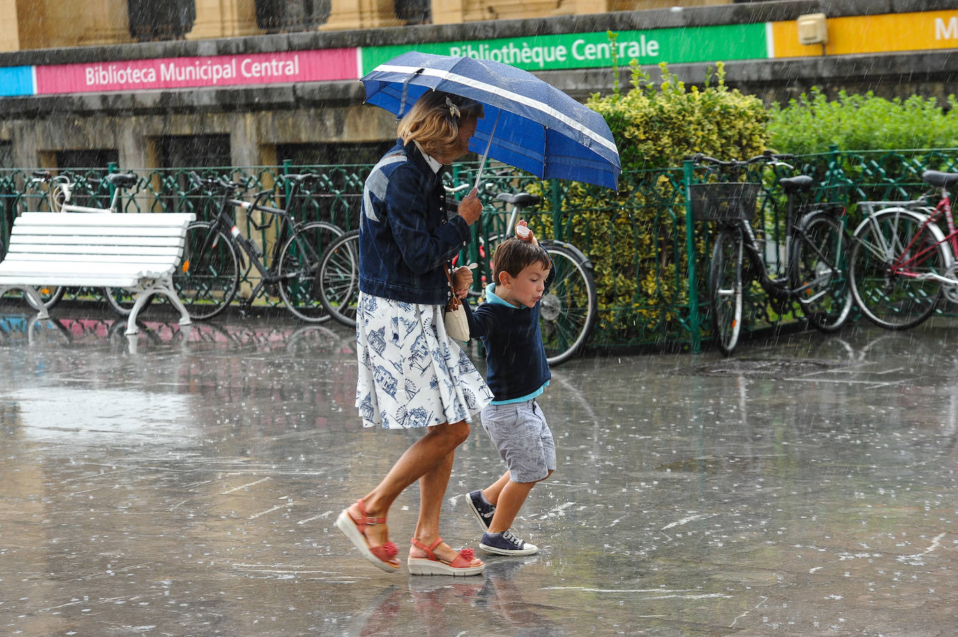 Fotos: Un fuerte chaparrón cae sobre Gipuzkoa