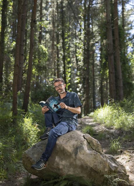 Imagen - Ibon Martín posa en la subida a San Pedro de Atxarre.