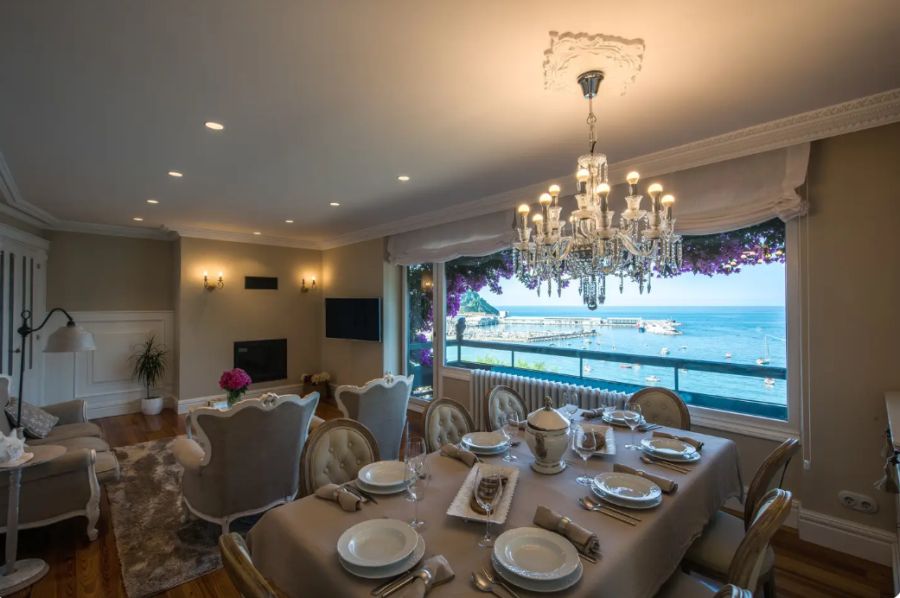 Desde esta villa se divisa el ratón de Getaria 