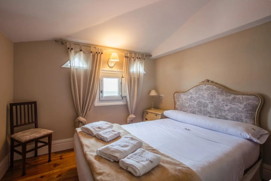 Desde esta villa se divisa el ratón de Getaria 