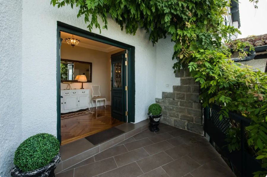 Desde esta villa se divisa el ratón de Getaria 