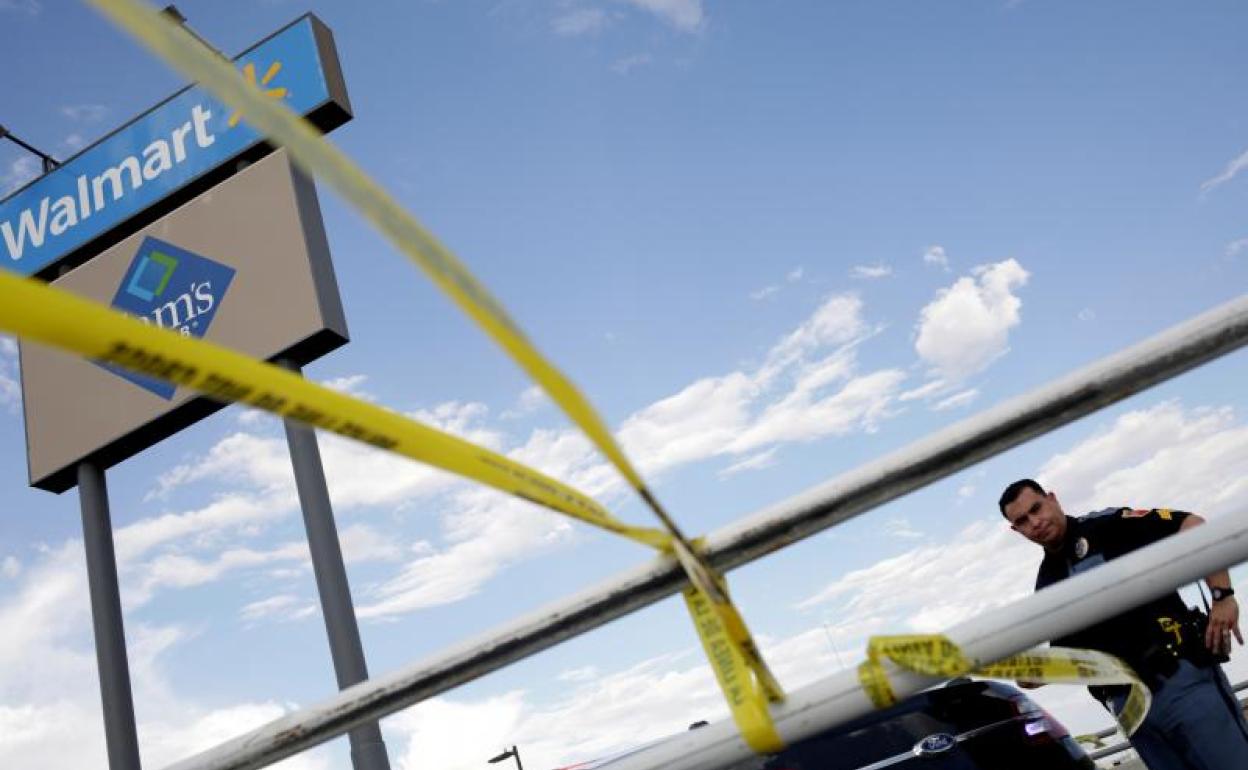 Una pareja herida en el tiroteo en El Paso demanda a Walmart por carecer de la seguridad adecuada