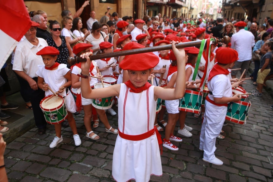 Fotos: Tamborrada infantil, Gigantes y Cabezudos dan comienzo a las fiestas