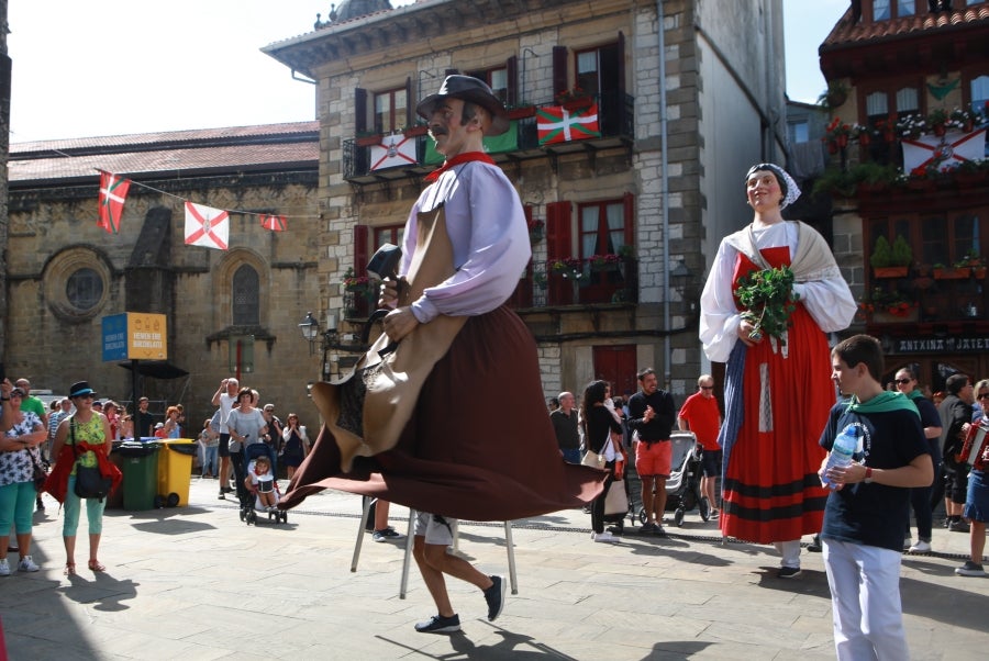 Fotos: Tamborrada infantil, Gigantes y Cabezudos dan comienzo a las fiestas